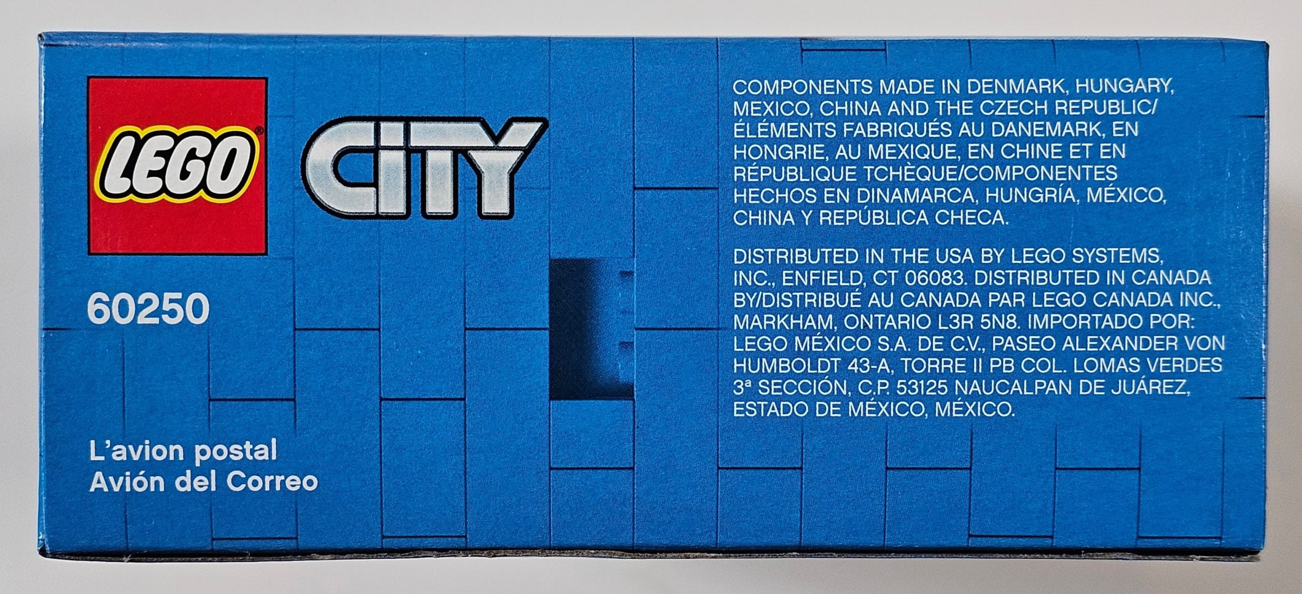 LEGO 60250 - City Mail Plane image 4