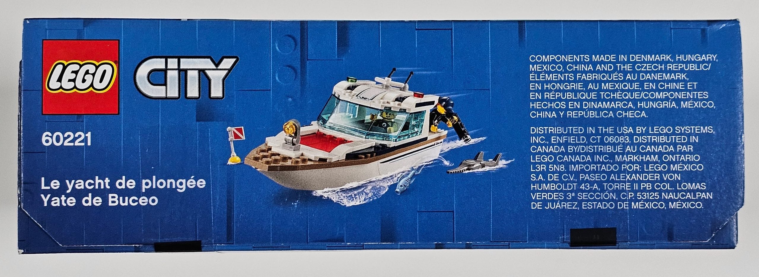 LEGO 60221 - City Diving Yacht image 4