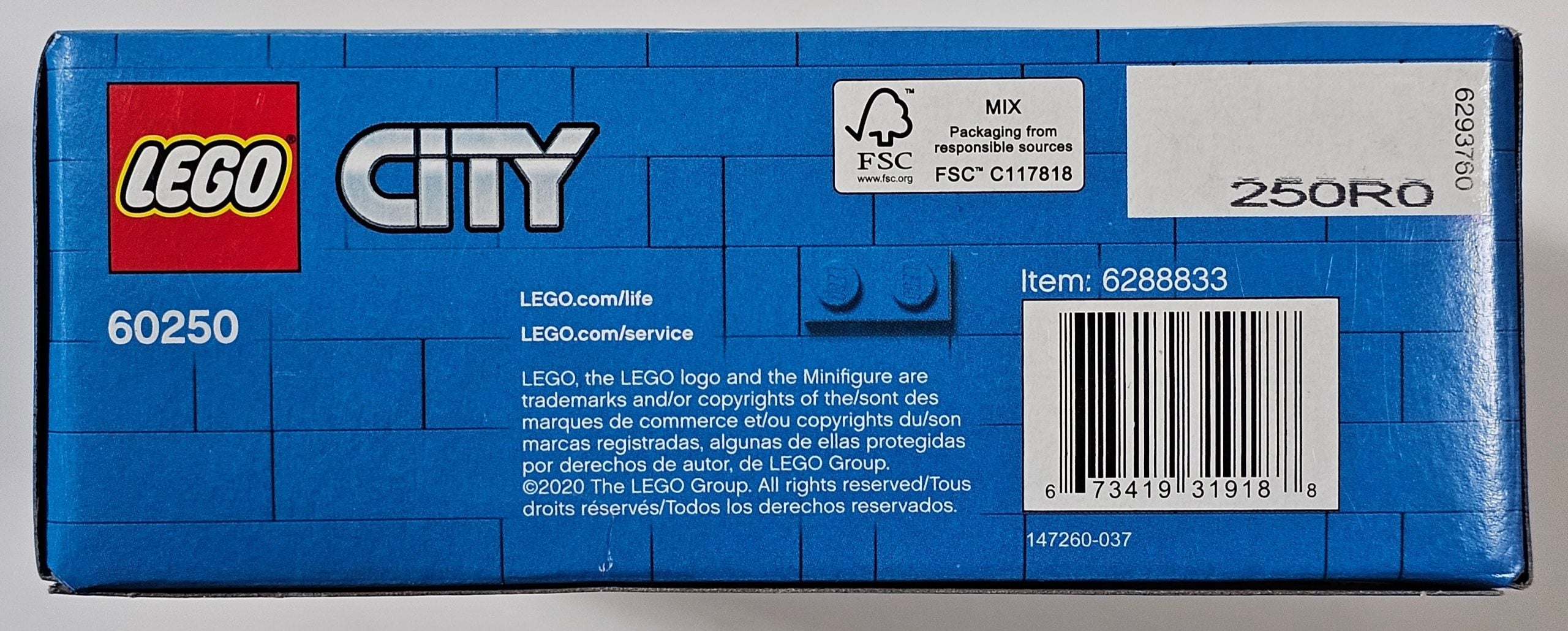 LEGO 60250 - City Mail Plane image 3