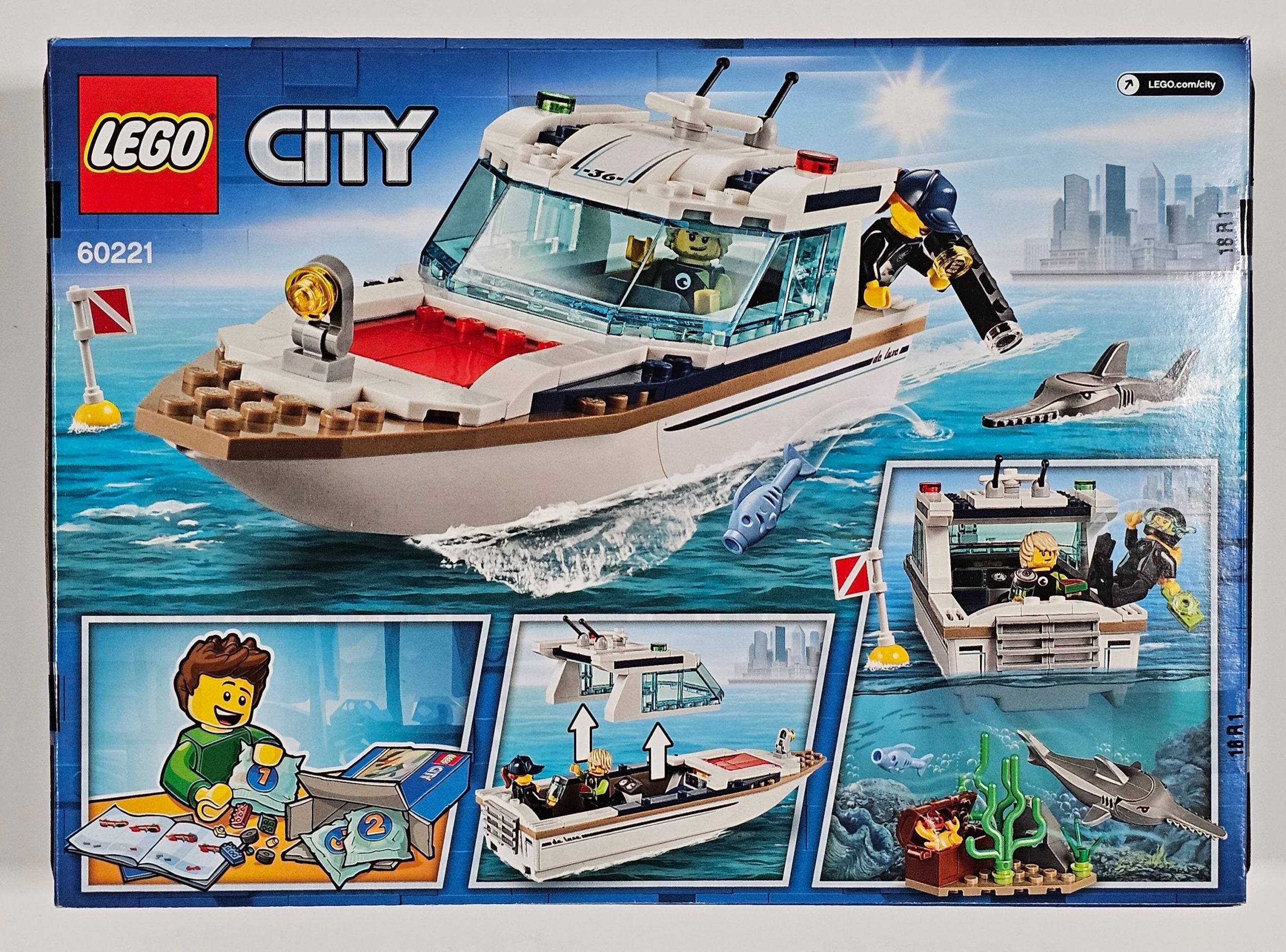 LEGO 60221 - City Diving Yacht image 1