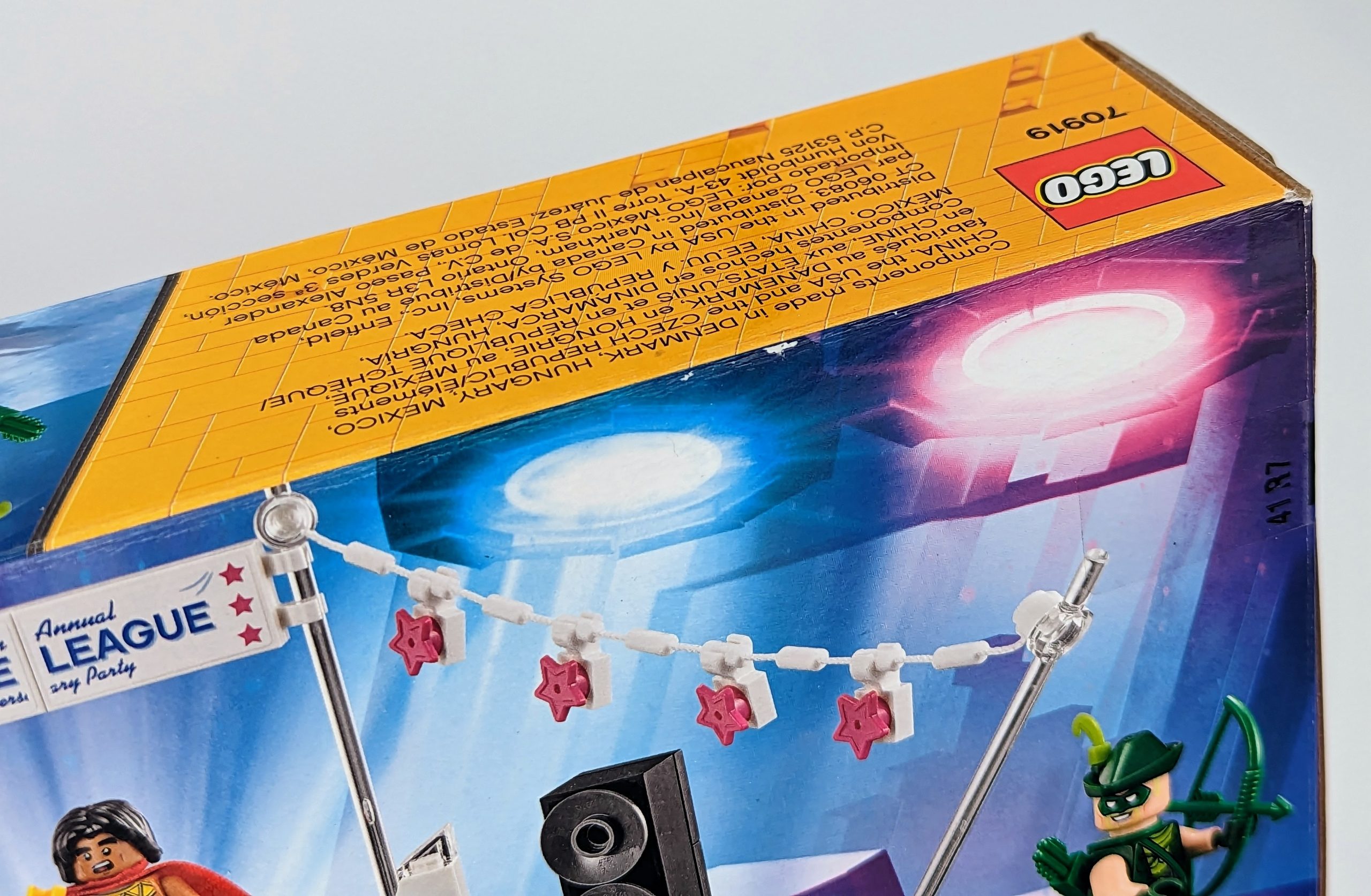 DC Comics Super Heroes LEGO 70919 – The LEGO Batman Movie The Justice League Anniversary Party LEGO 70919 - The LEGO Batman Movie The Justice League Anniversary Party - Image 7