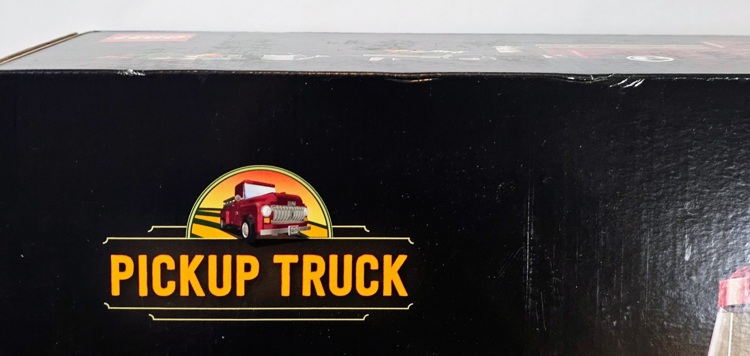 Icons LEGO 10290 – Icons Pickup Truck LEGO 10290 - Icons Pickup Truck - Image 7